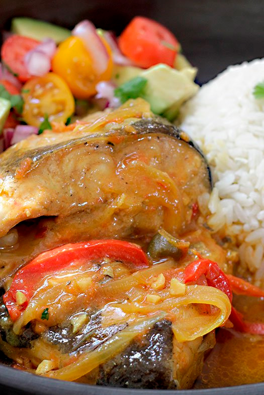 Salm&oacute;n criollo guisado